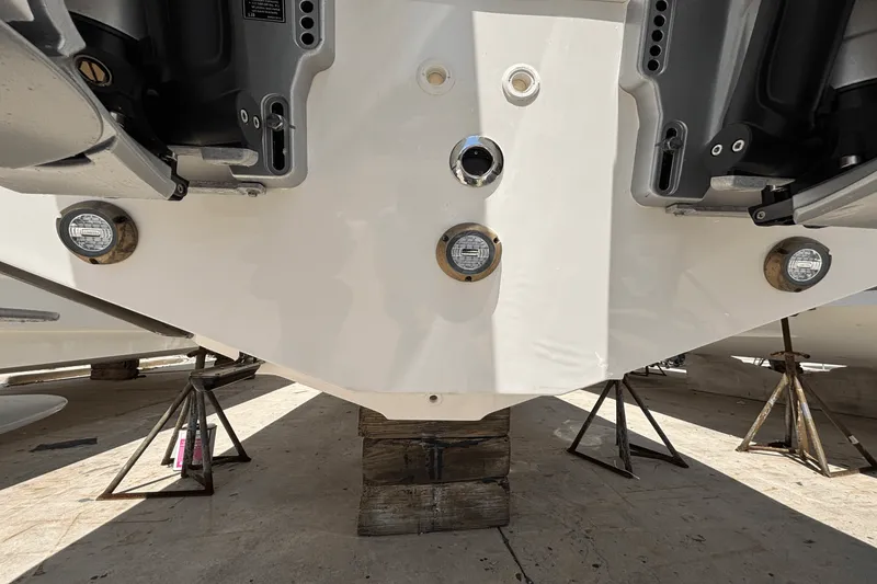 Slide: The Image of Boston Whaler 330 Outrage 2025 - 8