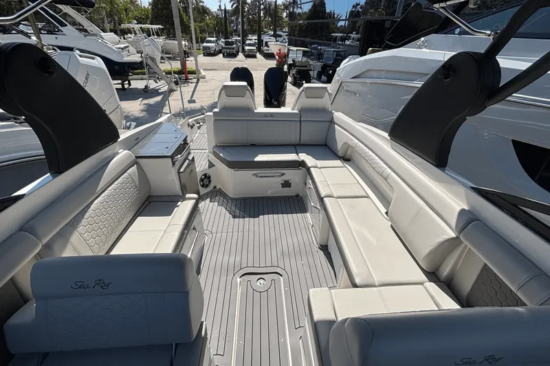 Slide: The Image of Sea Ray SDX 290 Outboard 2020 - 11