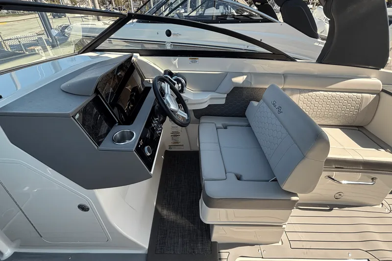 Slide: The Image of Sea Ray SDX 290 Outboard 2020 - 18