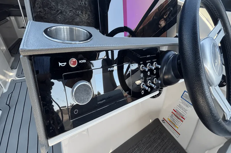 Slide: The Image of Sea Ray SDX 290 Outboard 2020 - 20