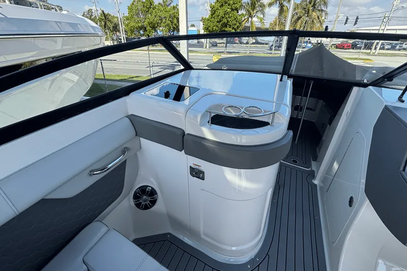 Slide: The Image of Sea Ray SDX 290 Outboard 2020 - 21