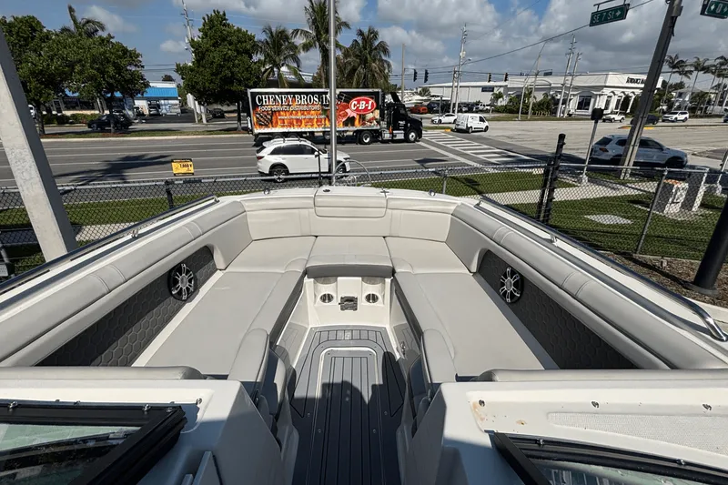 Slide: The Image of Sea Ray SDX 290 Outboard 2020 - 23