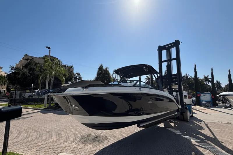 Slide: The Image of Sea Ray SDX 290 Outboard 2020 - 4