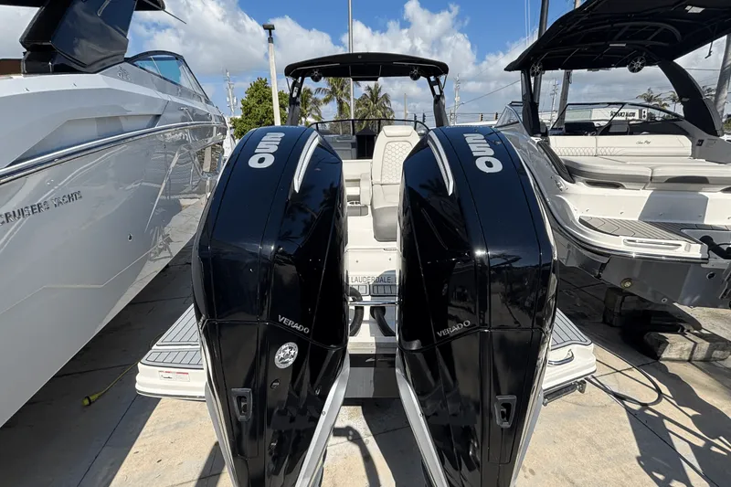 Slide: The Image of Sea Ray SDX 290 Outboard 2020 - 7