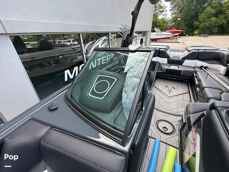 Slide: The Image of Windshield - Walk Through - 12999544