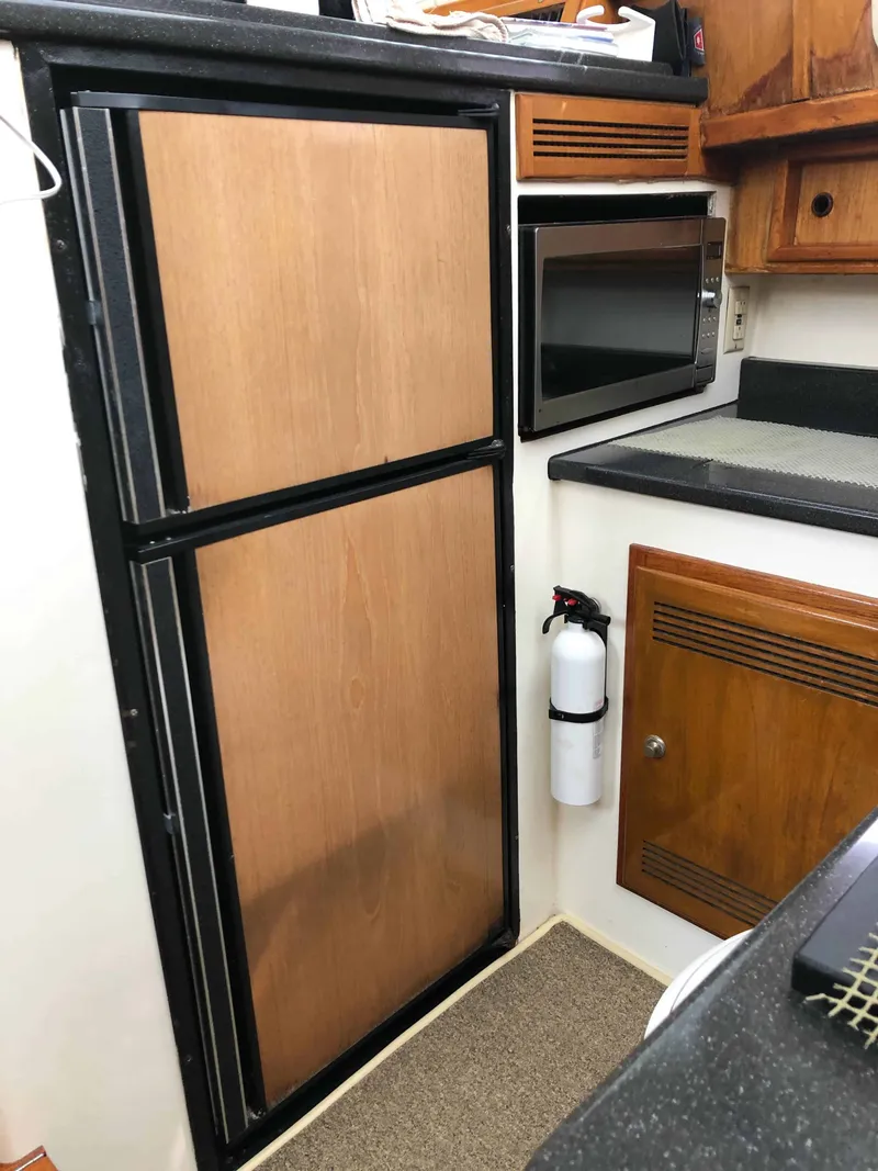 Slide: The Image of Cabo 35 Flybridge Sportfisher 1994 - 7