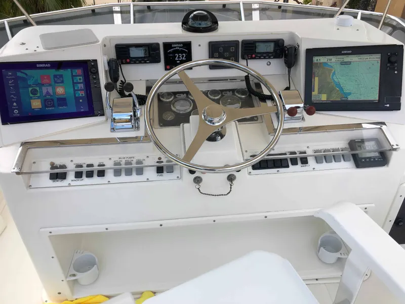 Slide: The Image of Cabo 35 Flybridge Sportfisher 1994 - 4