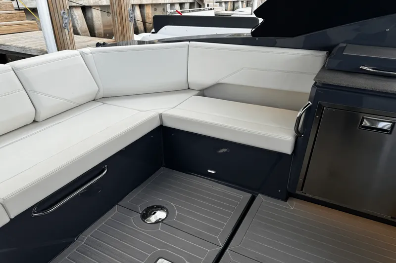 Slide: The Image of Cruisers Yachts 38 GLS OB 2023 - 10