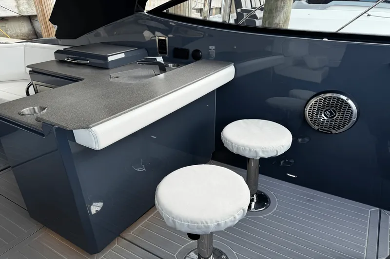 Slide: The Image of Cruisers Yachts 38 GLS OB 2023 - 14