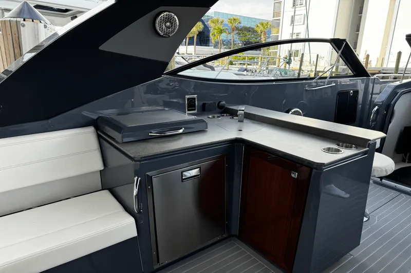 Slide: The Image of Cruisers Yachts 38 GLS OB 2023 - 16