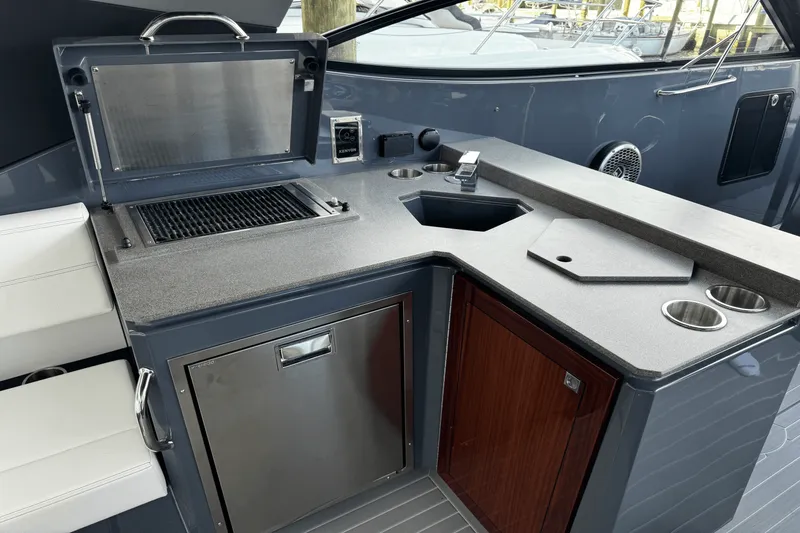 Slide: The Image of Cruisers Yachts 38 GLS OB 2023 - 17