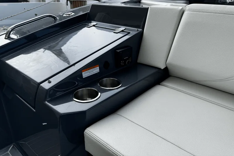 Slide: The Image of Cruisers Yachts 38 GLS OB 2023 - 18