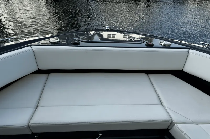 Slide: The Image of Cruisers Yachts 38 GLS OB 2023 - 21