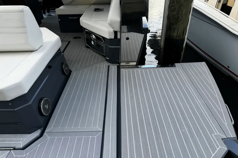 Slide: The Image of Cruisers Yachts 38 GLS OB 2023 - 23