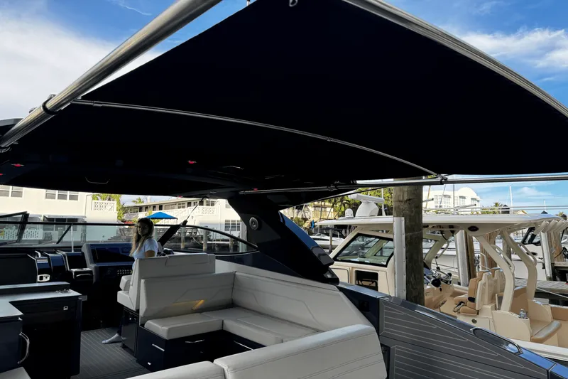 Slide: The Image of Cruisers Yachts 38 GLS OB 2023 - 25