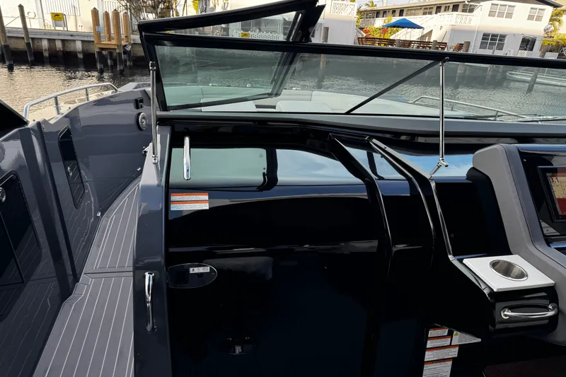 Slide: The Image of Cruisers Yachts 38 GLS OB 2023 - 26