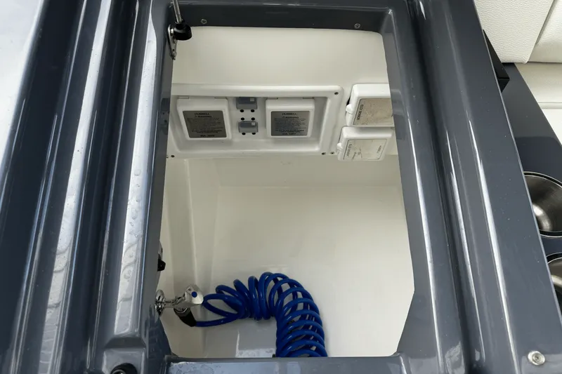 Slide: The Image of Cruisers Yachts 38 GLS OB 2023 - 27