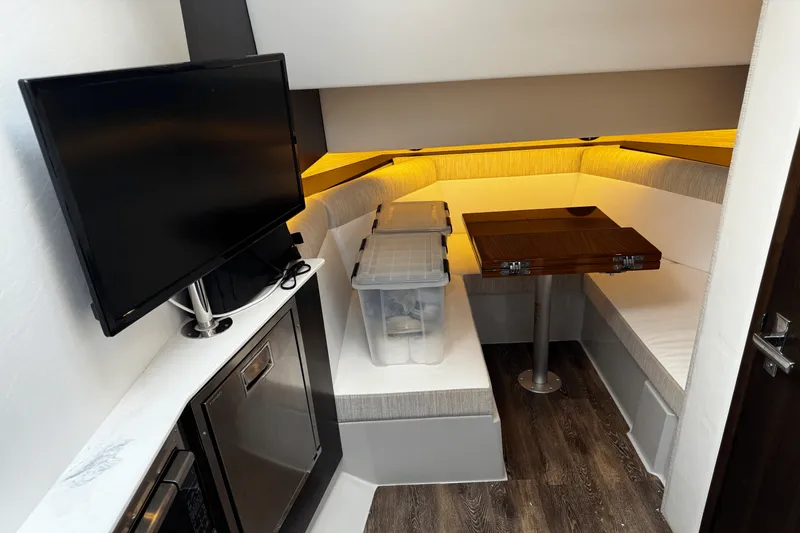 Slide: The Image of Cruisers Yachts 38 GLS OB 2023 - 29