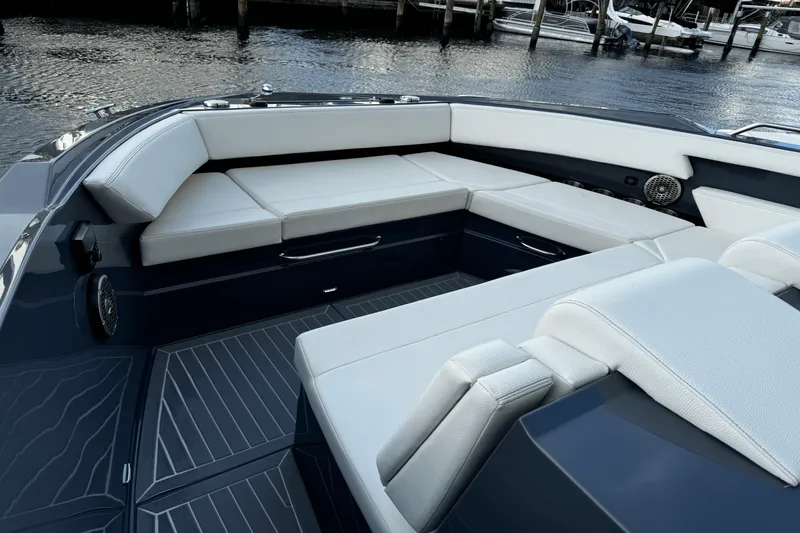 Slide: The Image of Cruisers Yachts 38 GLS OB 2023 - 3