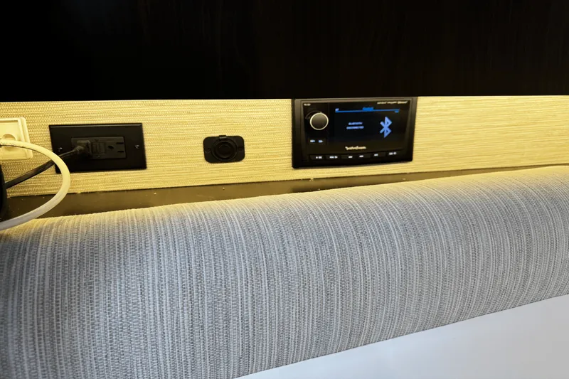 Slide: The Image of Cruisers Yachts 38 GLS OB 2023 - 32