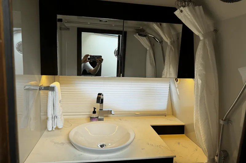 Slide: The Image of Cruisers Yachts 38 GLS OB 2023 - 35