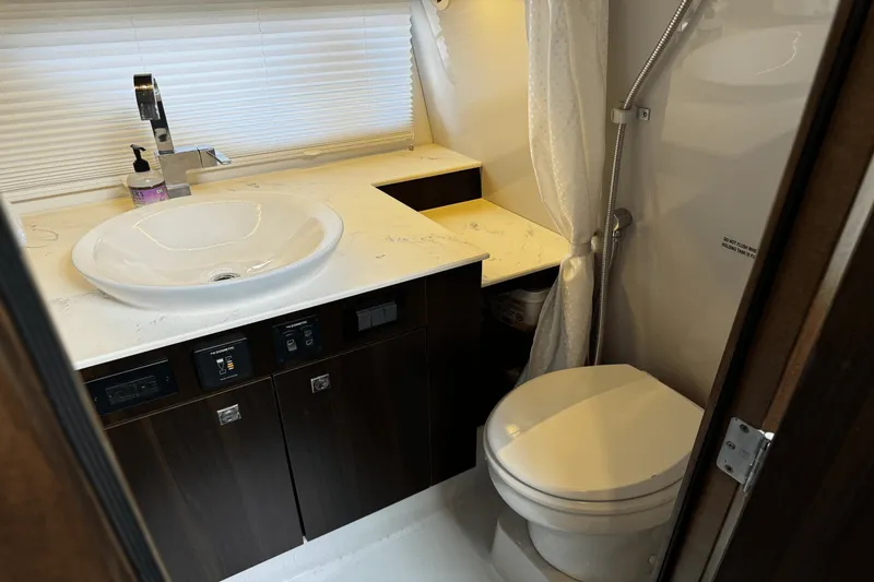 Slide: The Image of Cruisers Yachts 38 GLS OB 2023 - 36