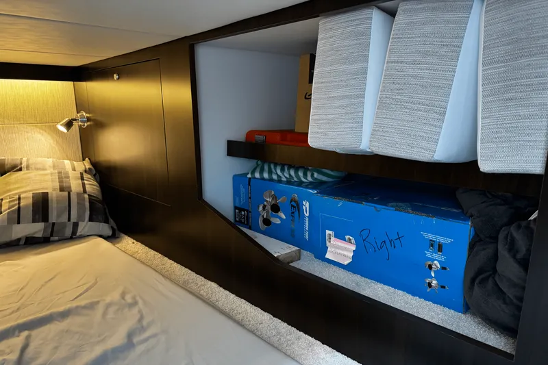 Slide: The Image of Cruisers Yachts 38 GLS OB 2023 - 38