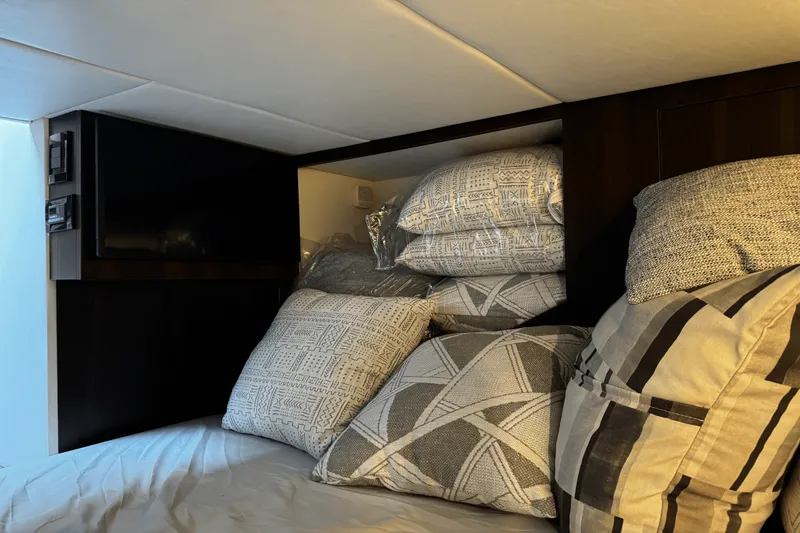 Slide: The Image of Cruisers Yachts 38 GLS OB 2023 - 39