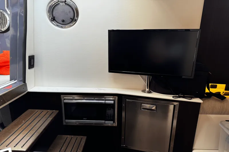 Slide: The Image of Cruisers Yachts 38 GLS OB 2023 - 40