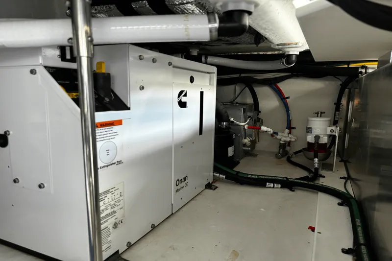 Slide: The Image of Cruisers Yachts 38 GLS OB 2023 - 53