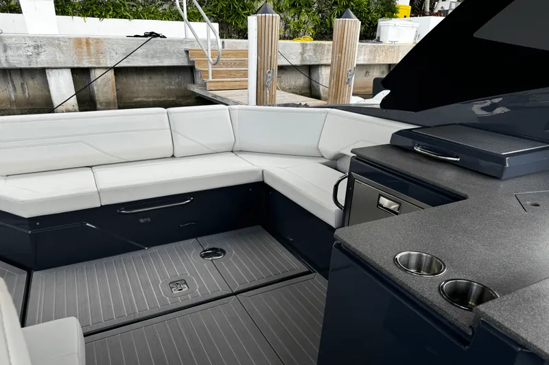 Slide: The Image of Cruisers Yachts 38 GLS OB 2023 - 6