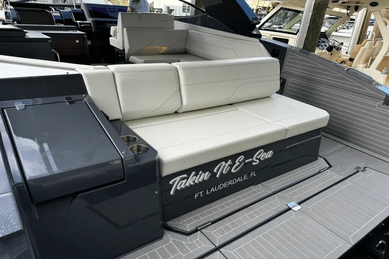 Slide: The Image of Cruisers Yachts 38 GLS OB 2023 - 7