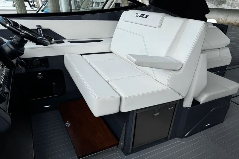 Slide: The Image of Cruisers Yachts 38 GLS OB 2023 - 9