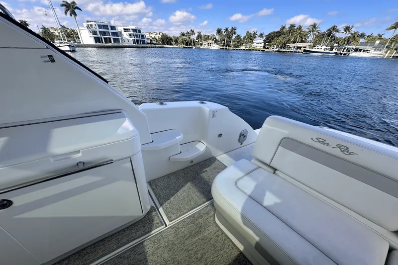 Slide: The Image of Sea Ray 450 SUNDANCER 2011 - 13