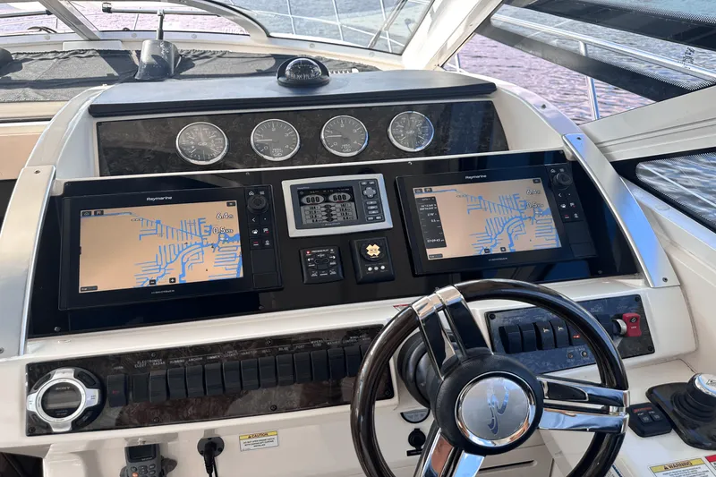 Slide: The Image of Sea Ray 450 SUNDANCER 2011 - 18