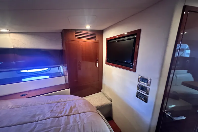 Slide: The Image of Sea Ray 450 SUNDANCER 2011 - 30