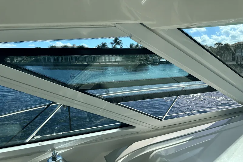 Slide: The Image of Sea Ray 450 SUNDANCER 2011 - 31