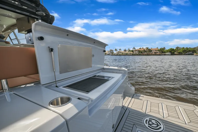 Slide: The Image of Cruisers Yachts 46 Cantius 2025 - 11