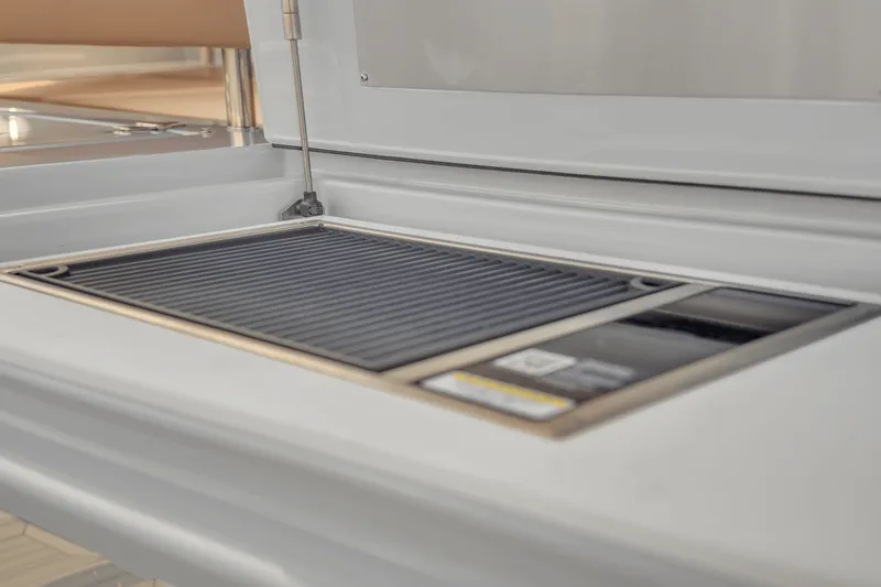 Slide: The Image of Cruisers Yachts 46 Cantius 2025 - 12