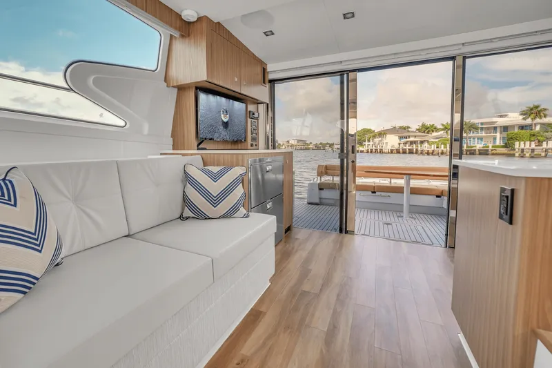 Slide: The Image of Cruisers Yachts 46 Cantius 2025 - 25