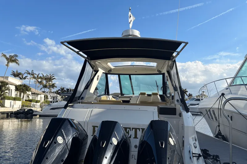 Slide: The Image of Sea Ray 320 SUNDANCER OUTBOARD 2023 - 10