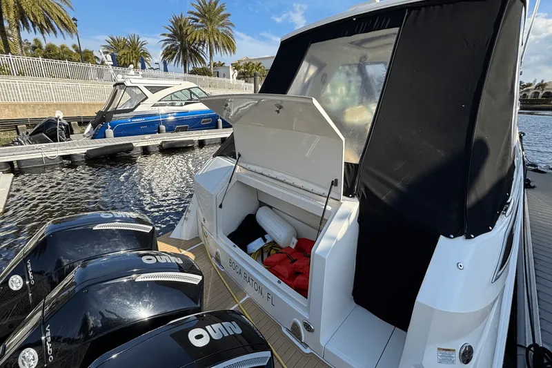 Slide: The Image of Sea Ray 320 SUNDANCER OUTBOARD 2023 - 12