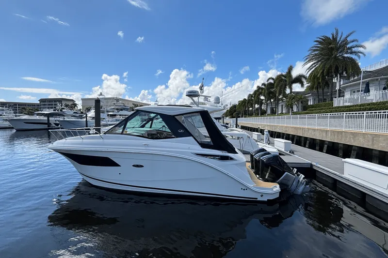 Slide: The Image of Sea Ray 320 SUNDANCER OUTBOARD 2023 - 2