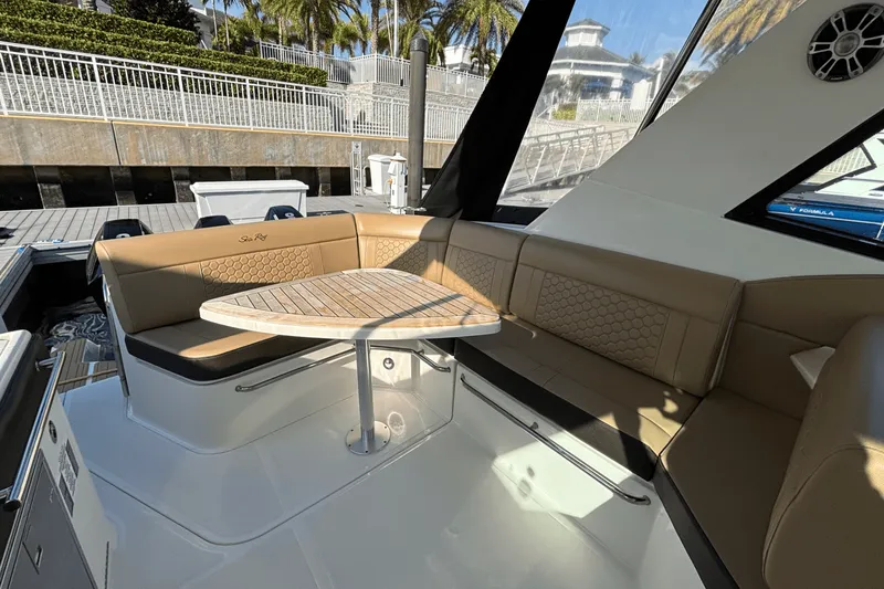 Slide: The Image of Sea Ray 320 SUNDANCER OUTBOARD 2023 - 20