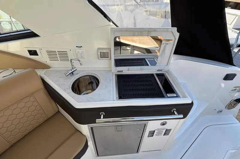 Slide: The Image of Sea Ray 320 SUNDANCER OUTBOARD 2023 - 24