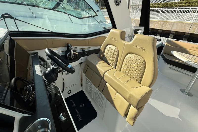 Slide: The Image of Sea Ray 320 SUNDANCER OUTBOARD 2023 - 28