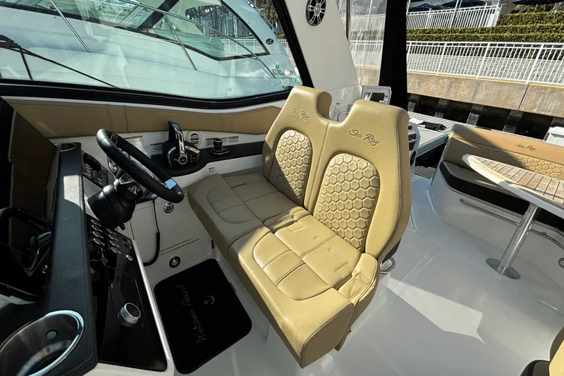 Slide: The Image of Sea Ray 320 SUNDANCER OUTBOARD 2023 - 29