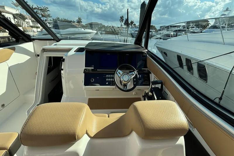 Slide: The Image of Sea Ray 320 SUNDANCER OUTBOARD 2023 - 30