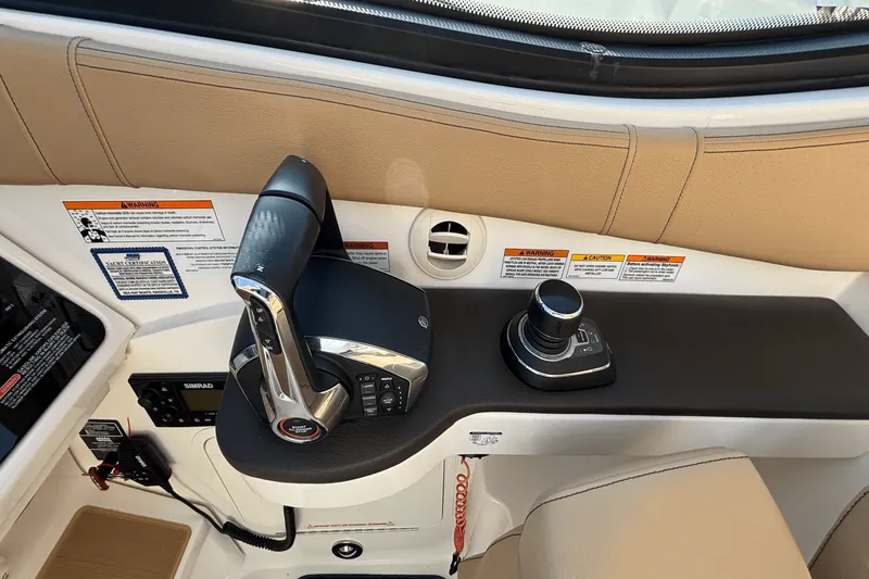 Slide: The Image of Sea Ray 320 SUNDANCER OUTBOARD 2023 - 32