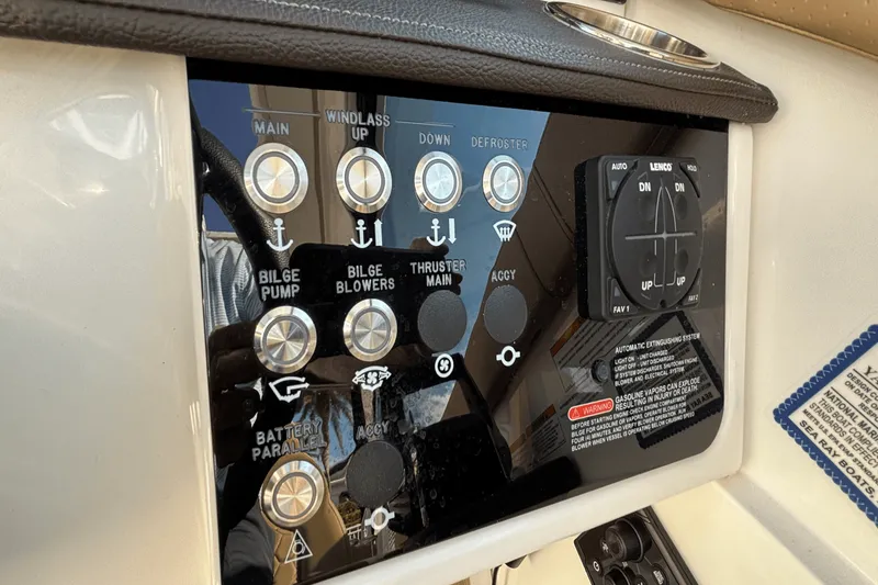 Slide: The Image of Sea Ray 320 SUNDANCER OUTBOARD 2023 - 34